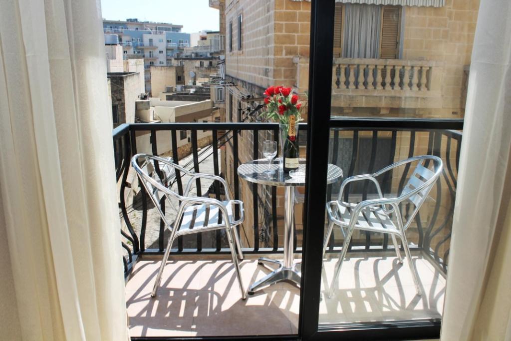 Seashells 2 Bedroom Apartments With Terrace, Just Off The Bugibba Promenade - By Getwaysmalta St. Paul's Bay Exterior foto