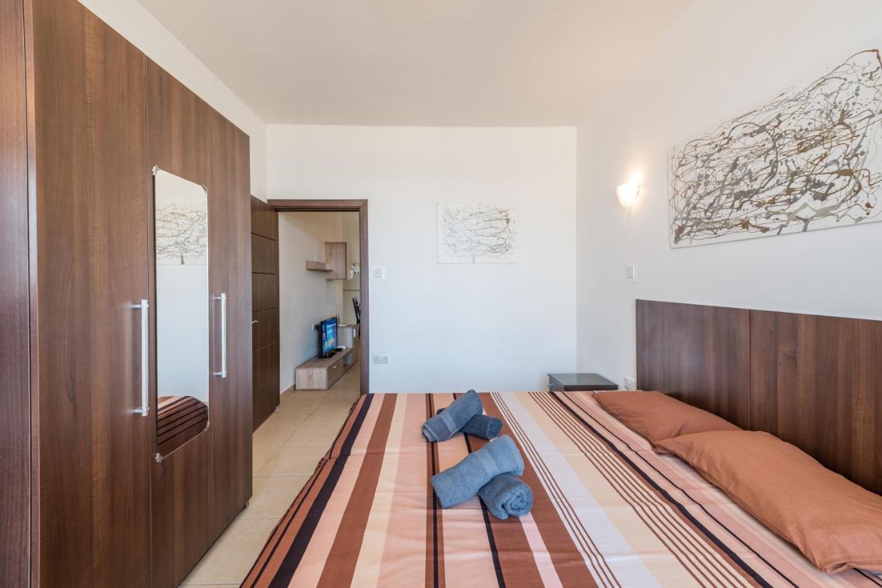 Seashells 2 Bedroom Apartments With Terrace, Just Off The Bugibba Promenade - By Getwaysmalta St. Paul's Bay Exterior foto